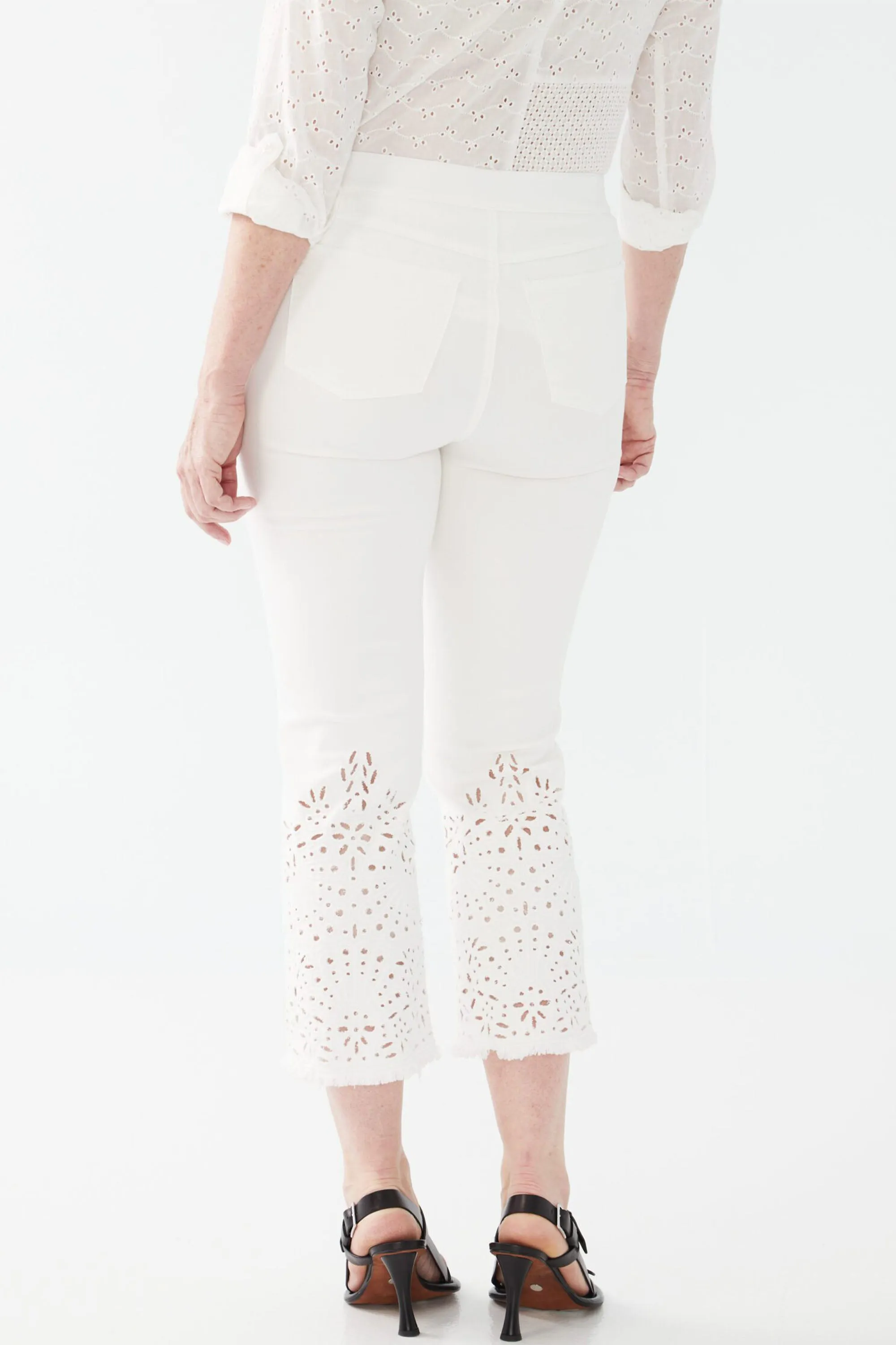 EMBROIDERED FRAY CROP PANT