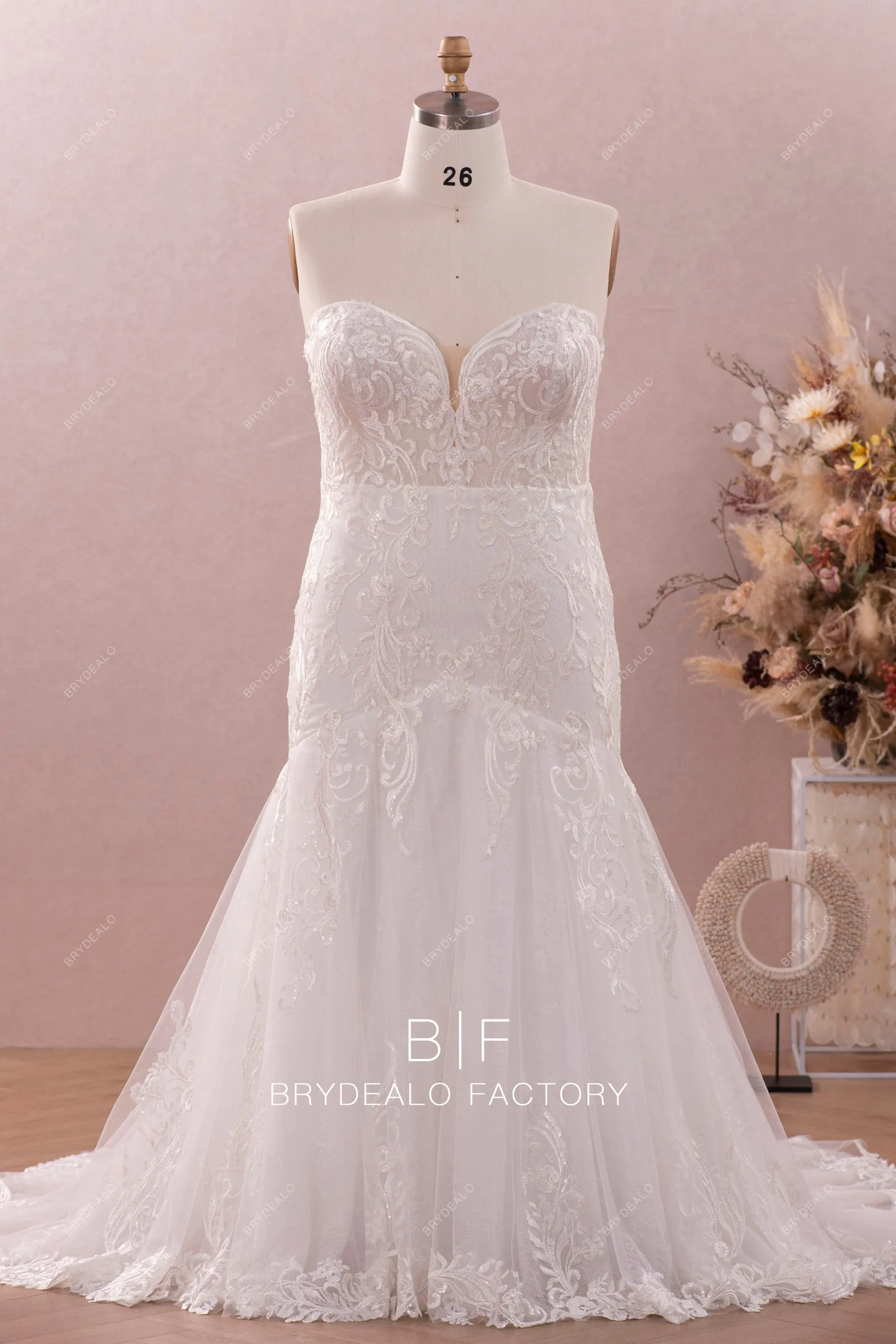Plus Size Wild Lace Sweetheart Modern Trumpet Watteau Train Wedding Dress