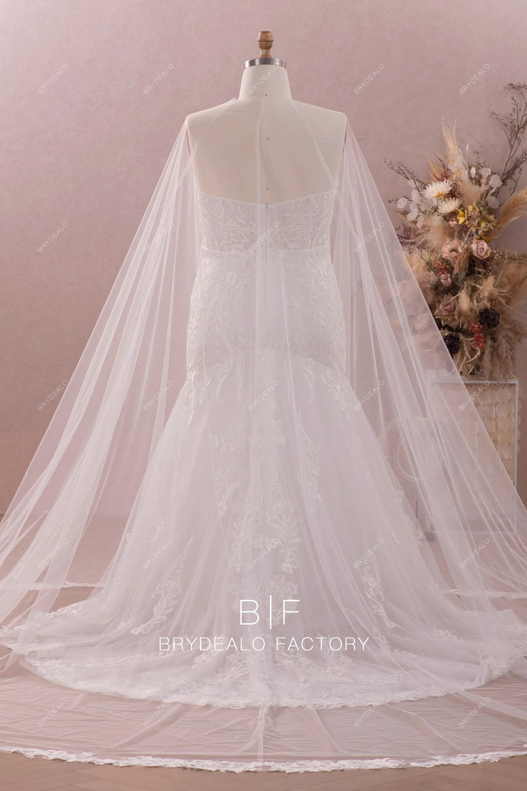 Plus Size Wild Lace Sweetheart Modern Trumpet Watteau Train Wedding Dress