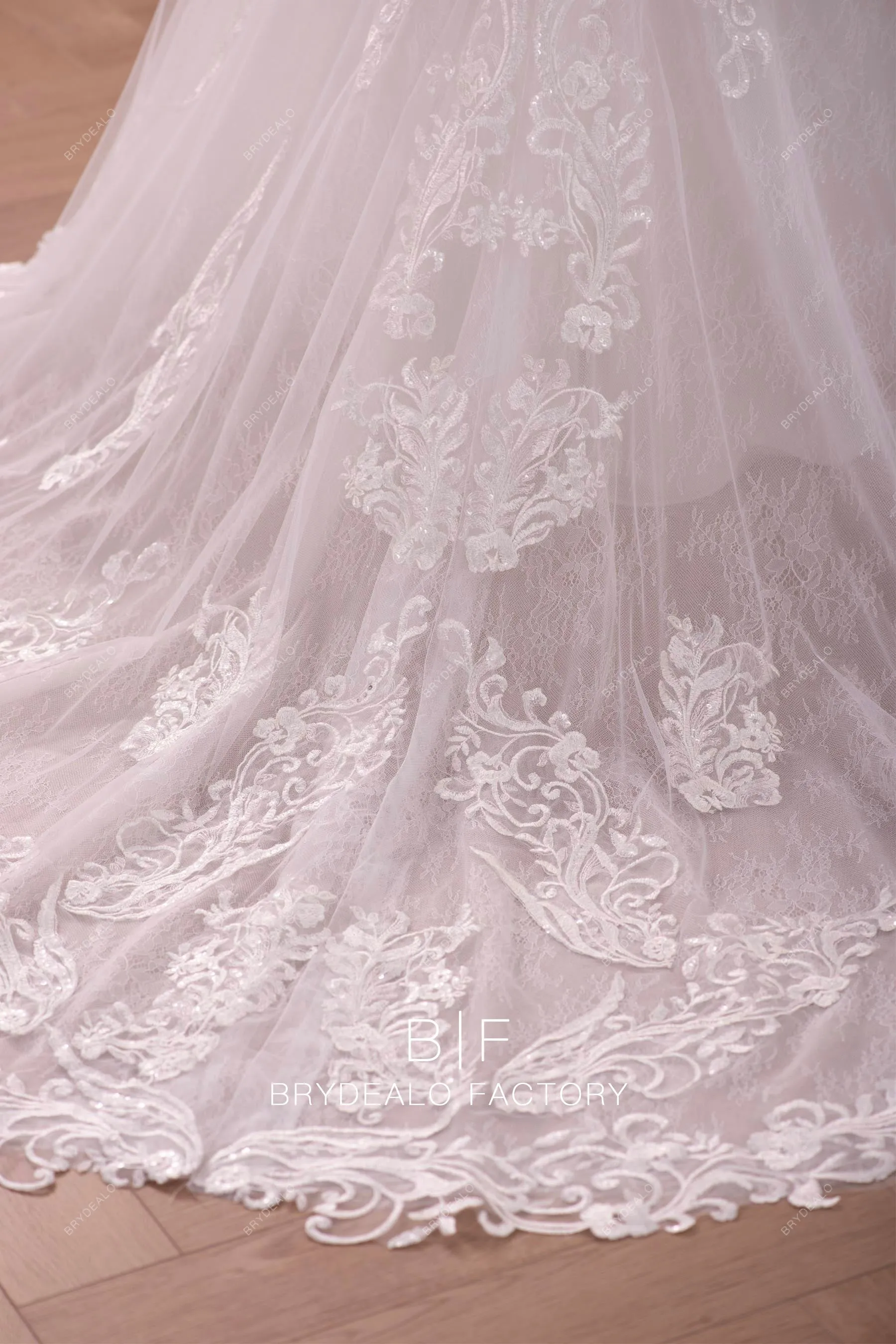 Plus Size Wild Lace Sweetheart Modern Trumpet Watteau Train Wedding Dress